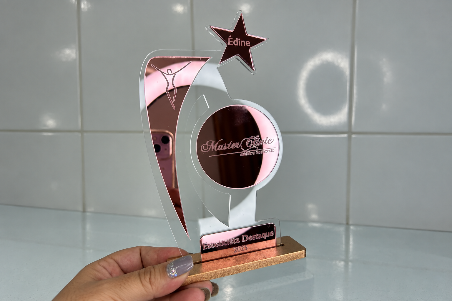 Troféu com três aplicações