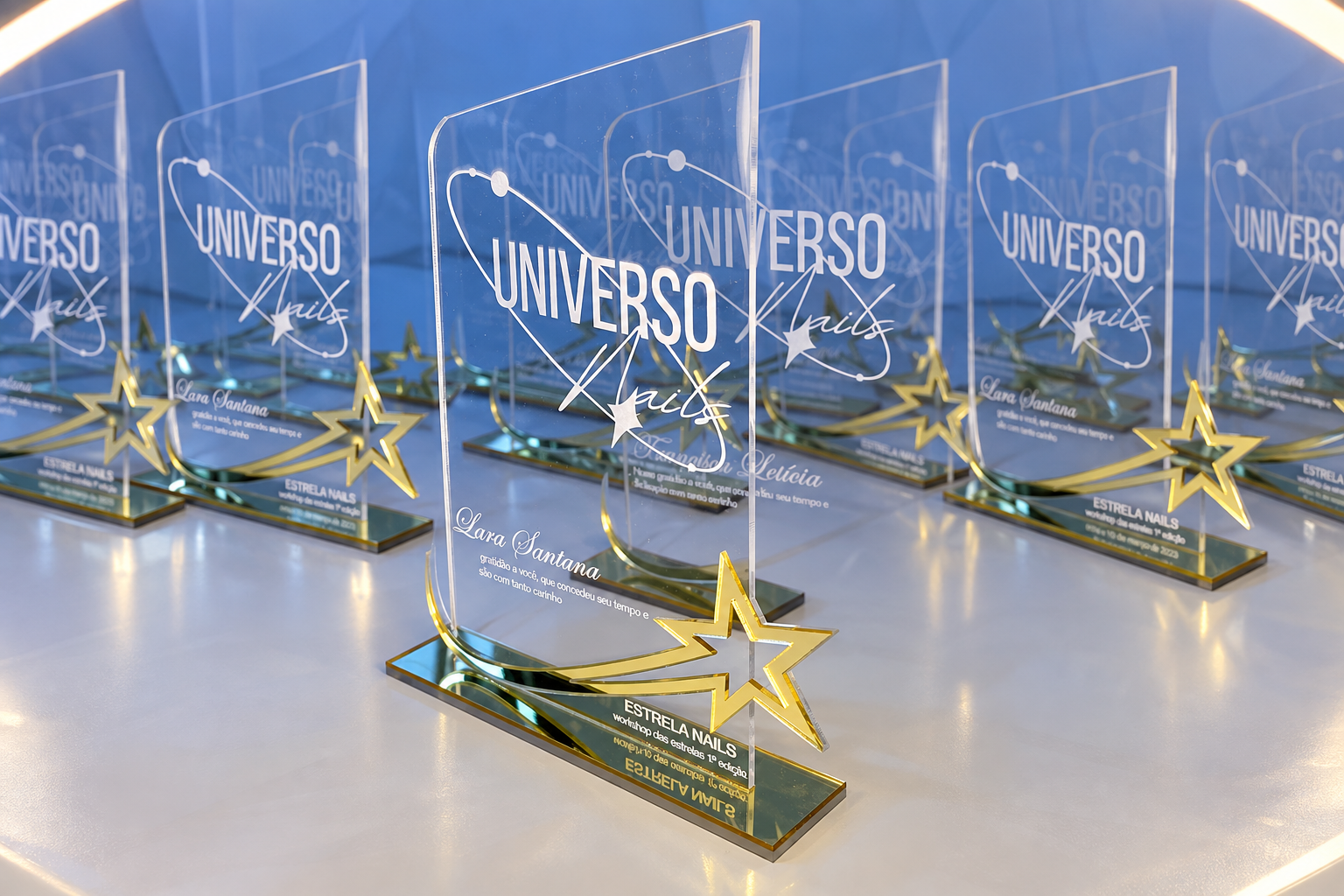 Troféu transparente com relevo
